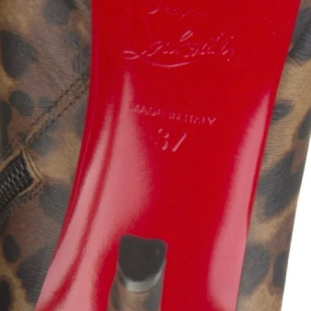 Christian Louboutin Leopard print kid leather ankle bootie. EU37kid leather.
